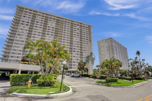 ph10-300 Bayview Dr, Sunny Isles Beach, FL, 33160-4714 | Card Image