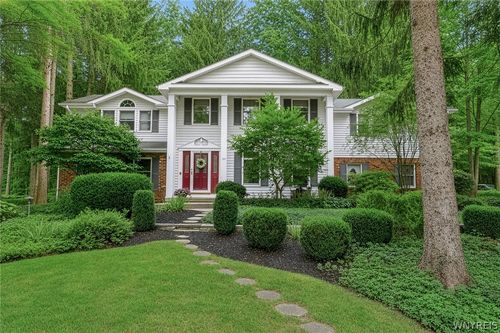105 Tanglewood Dr W, Orchard Park, NY, 14127-3507 | Card Image