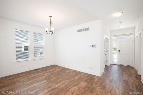 2511 Massoit Rd, Royal Oak, MI, 48073-1985 | Card Image
