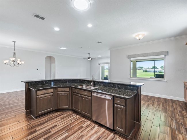 Breakfast Bar w/additional storage | Image 21