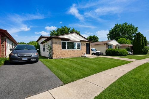 18115 Idlewild Dr, Country Club Hills, IL, 60478-5123 | Card Image