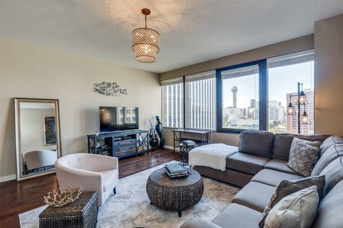 apt-704-1200 Main St, Dallas, TX, 75202-4301 | Card Image