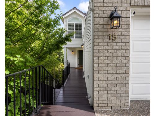 18 Northview Ct, Lake Oswego, OR, 97035-1071 | Card Image