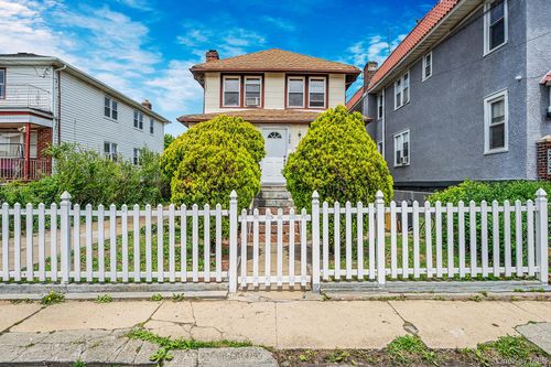2706 Deerfield Rd, Far Rockaway, NY, 11691-2116 | Card Image