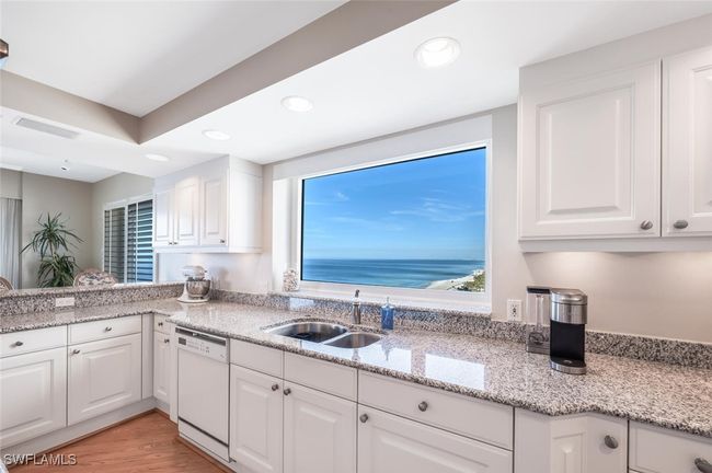 APT-1004 - 8231 Bay Colony Dr, Condo with 2 bedrooms, 3 bathrooms and null parking in NAPLES FL | Image 13