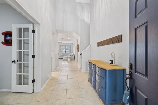 Very inviting entry way with high ceilings | Image 5