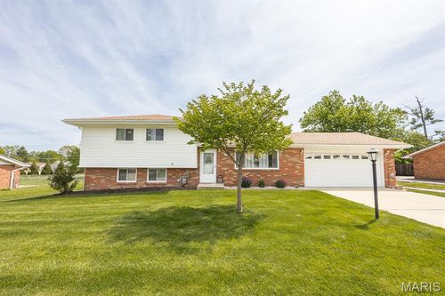 4703 Dadrian Dr, Godfrey, IL, 62035-1664 | Card Image