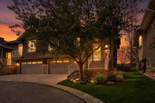 6 Discovery Woods Villas Sw, Calgary, AB, T3H5A6 | Card Image