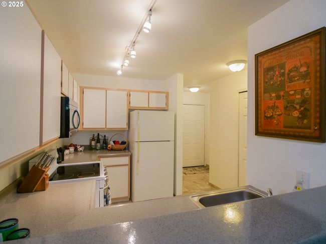 B - 5130 Sw Multnomah Blvd, Condo with 2 bedrooms, 2 bathrooms and null parking in Portland OR | Image 8