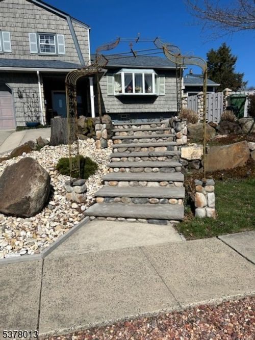 9 Cottonwood Dr, Sayreville, NJ, 08872-1841 | Card Image