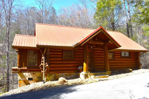 2910 Piney Ridge Way, Sevierville, TN, 37862-7964 | Card Image