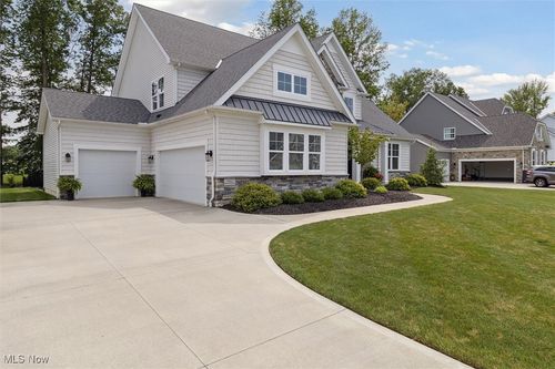 32613 Diamondhead Dr, Avon Lake, OH, 44012-3346 | Card Image