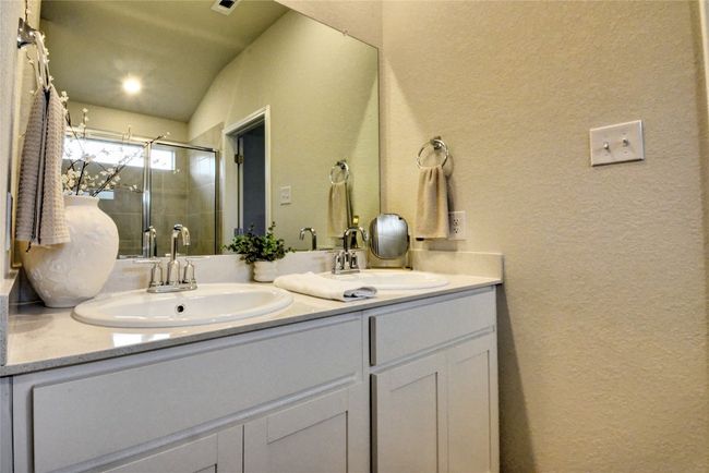 257 Fossil Dr, House other with 4 bedrooms, 2 bathrooms and 2 parking in Kyle TX | Image 25
