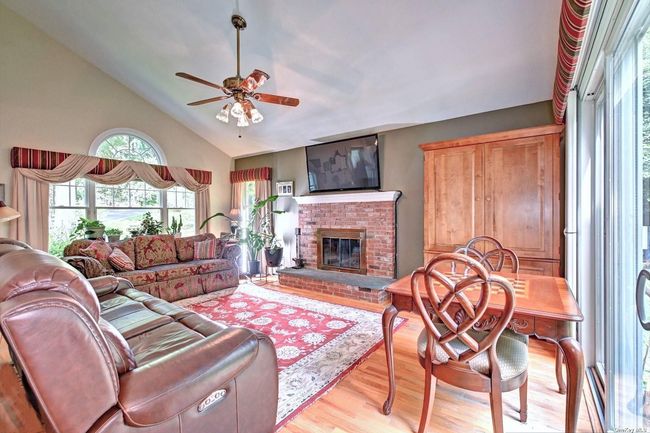 Living Room | Image 5