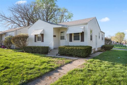 5701 Holcomb Ave, Des Moines, IA, 50310-1124 | Card Image