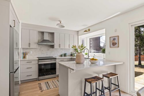 11 Coach Manor Rise Sw, Calgary, AB, T3H1C5 | Card Image