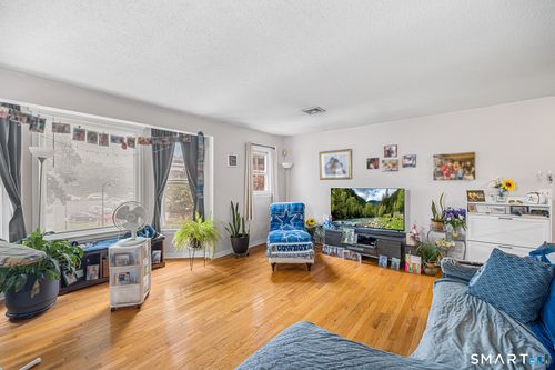 h-10 Franklin Ave, Hartford, CT, 06114-6014 | Card Image