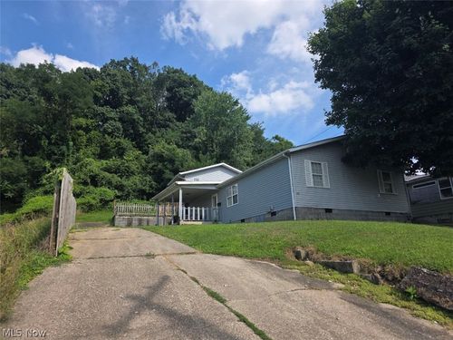 910 26th St, Huntington, WV, 25703-2054 | Card Image