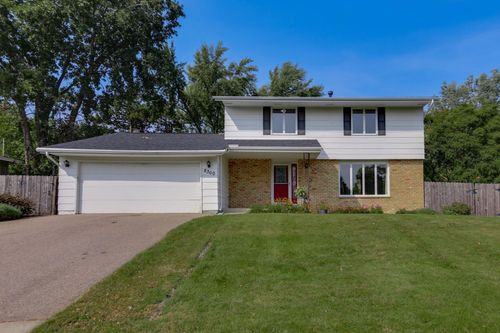 8300 28th Ave N, New Hope, MN, 55427-2632 | Card Image