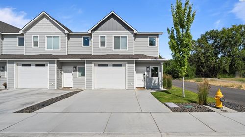 589 S Quillan Pl, Kennewick, WA, 99336-4315 | Card Image