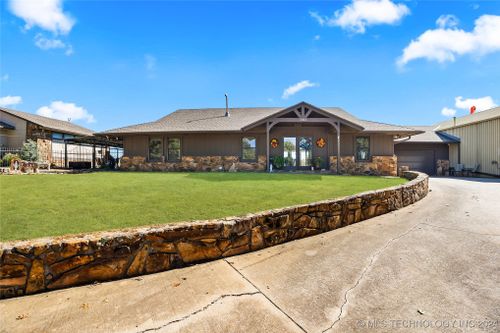 2312 W Crosswinds Circle, Cleveland, OK, 74020 | Card Image