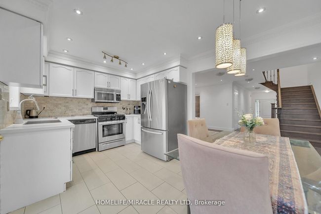 93 Crystal Glen Cres, House attached with 4 bedrooms, 4 bathrooms and 2 parking in Brampton ON | Image 18