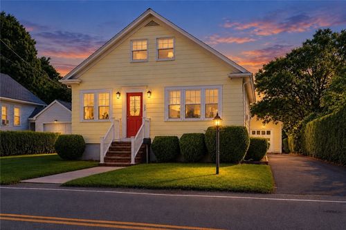520 Middle Hwy, Barrington, RI, 02806-2345 | Card Image