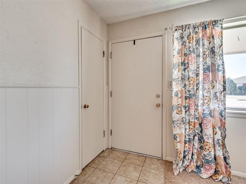 406 Pryor Dr, Lindsay, OK, 73052-3220 | Card Image