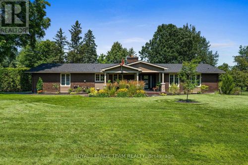 1279 Fairway Dr, Manotick, ON, K4M1B3 | Card Image