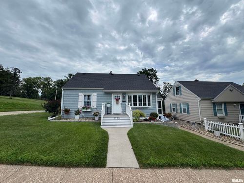 3125 Pershing Blvd, Clinton, IA, 52732-1627 | Card Image