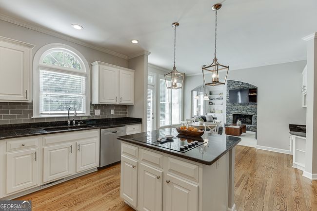 3313 Glen Devon Ln, House other with 5 bedrooms, 4 bathrooms and 2 parking in Berkeley Lake GA | Image 15