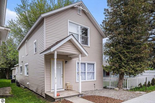 812 Forest Ave, Frankfort, MI, 49635-9003 | Card Image