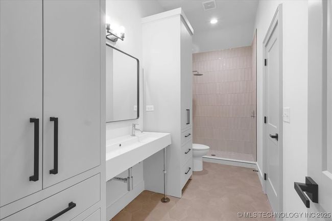 605 E Florence St, House other with 5 bedrooms, 5 bathrooms and null parking in Broken Arrow OK | Image 76
