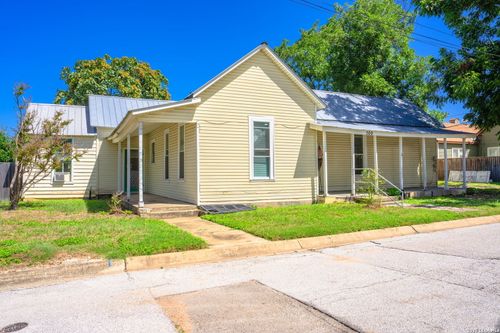 500 Robinson Ave, Kerrville, TX, 78028-4641 | Card Image