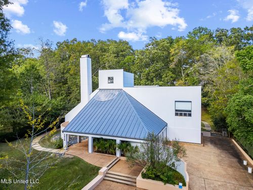 2426 Eastover Dr, Jackson, MS, 39211-6726 | Card Image