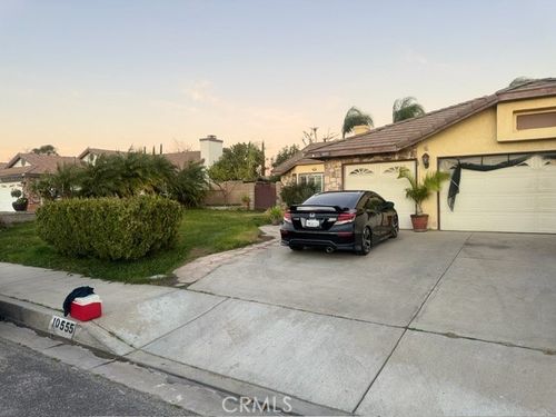 10555 Elm Ave, Bloomington, CA, 92316-2627 | Card Image