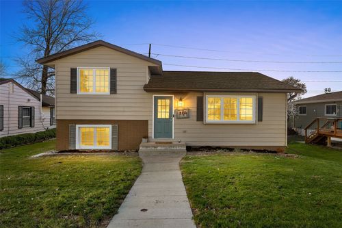 220 Summerhays St, Tiffin, IA, 52340-9425 | Card Image