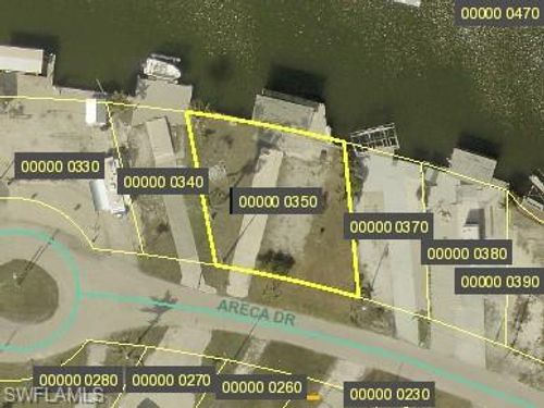 3924 Areca Dr, ST. JAMES CITY, FL, 33956-2237 | Card Image