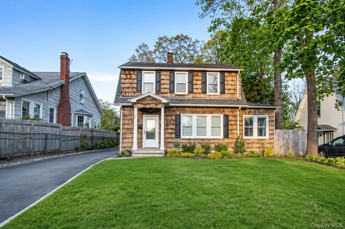 26 W 5th St, Locust Valley, NY, 11560-1604 | Card Image