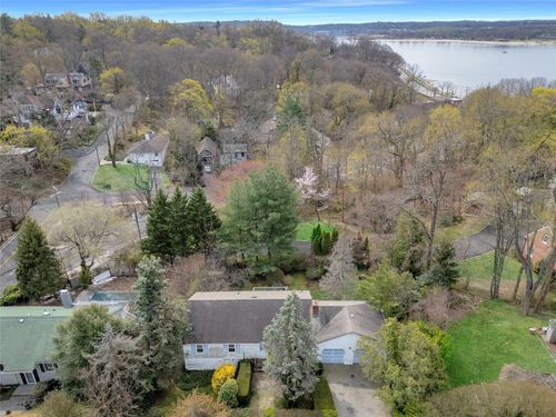 3 Sheridan Ln, Sea Cliff, NY, 11579-1017 | Card Image