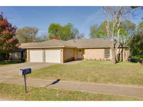2104 Magazine St, Austin, TX, 78727-3245 | Card Image