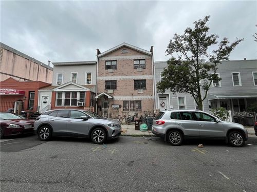 18 Kane Pl, Brooklyn, NY, 11233-3033 | Card Image