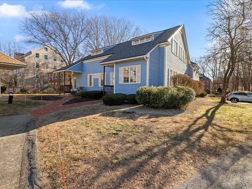 b-4 Strathmore Shire, Uxbridge, MA, 01569 | Card Image