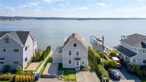 38 Aquidneck Ave, Portsmouth, RI, 02871-4304 | Card Image