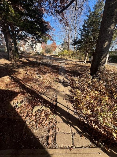 711 Shotwell St, Warrensburg, MO, 64093-1168 | Card Image