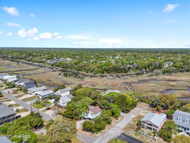 301 22 Nd Pl E, House other with 3 bedrooms, 3 bathrooms and 1 parking in Oak Island NC | Image 61