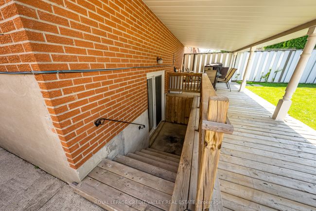 8 Petunias Rd, House attached with 4 bedrooms, 2 bathrooms and 3 parking in Brampton ON | Image 37