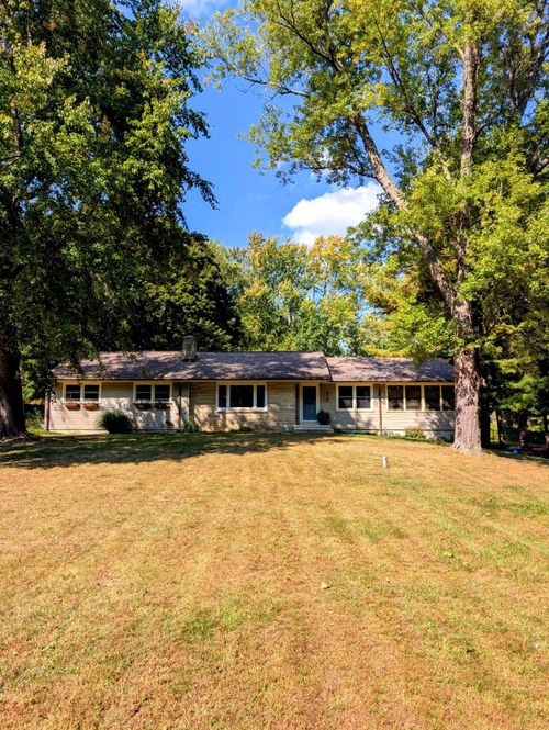 215 Beckwith Dr, Battle Creek, MI, 49015-4070 | Card Image