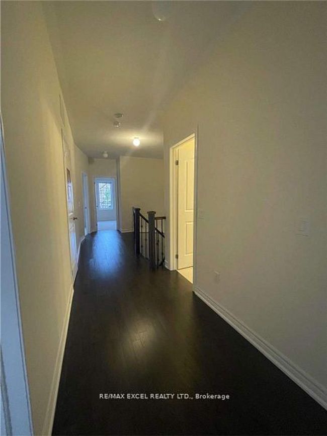 32 Capreol Ave, House attached with 4 bedrooms, 3 bathrooms and 2 parking in Aurora ON | Image 6