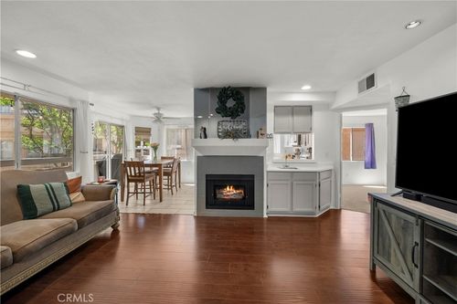 29-19814 Sandpiper Pl, Newhall, CA, 91321-4330 | Card Image